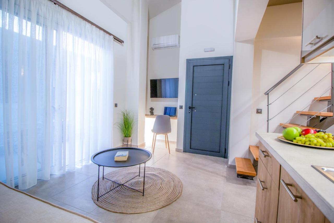 Aelia Seaside Luxury Suites 네아 카르발리 외부 사진
