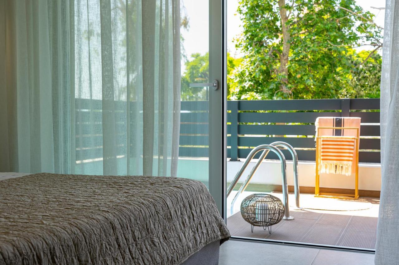 Aelia Seaside Luxury Suites 네아 카르발리 외부 사진