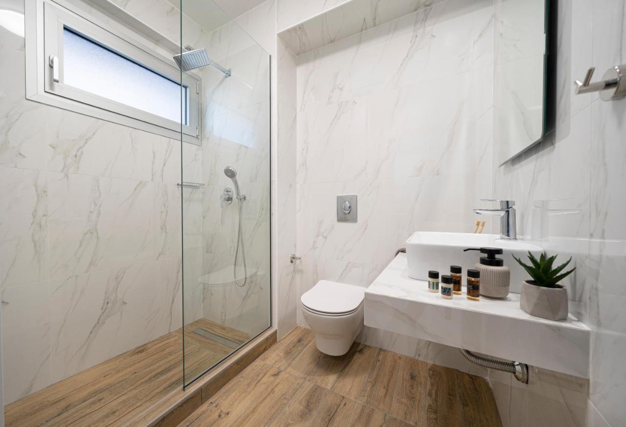 Aelia Seaside Luxury Suites 네아 카르발리 외부 사진