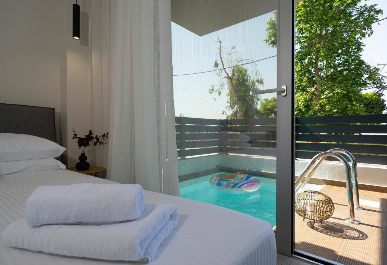 Aelia Seaside Luxury Suites 네아 카르발리 외부 사진